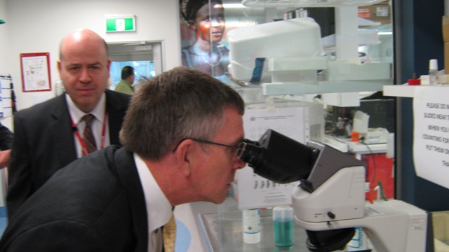 State Minister for Science, Information Technology, Innovation and the Arts, Mr Ian Walker visits the Institute for Glycomics