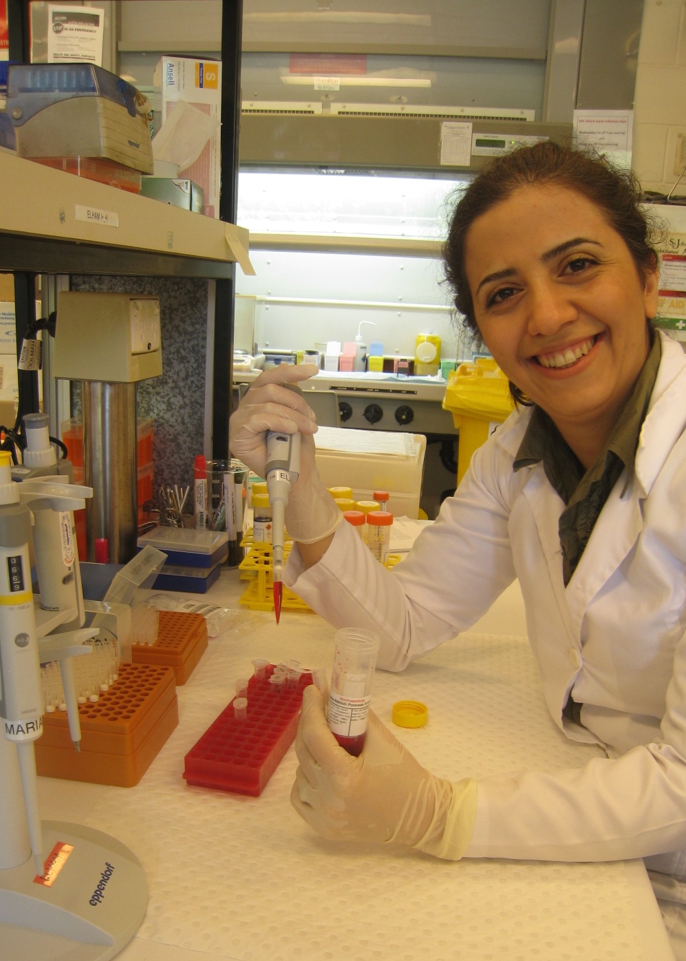 Cancer researcher, Elham Alizadeh Pasdar in her lab