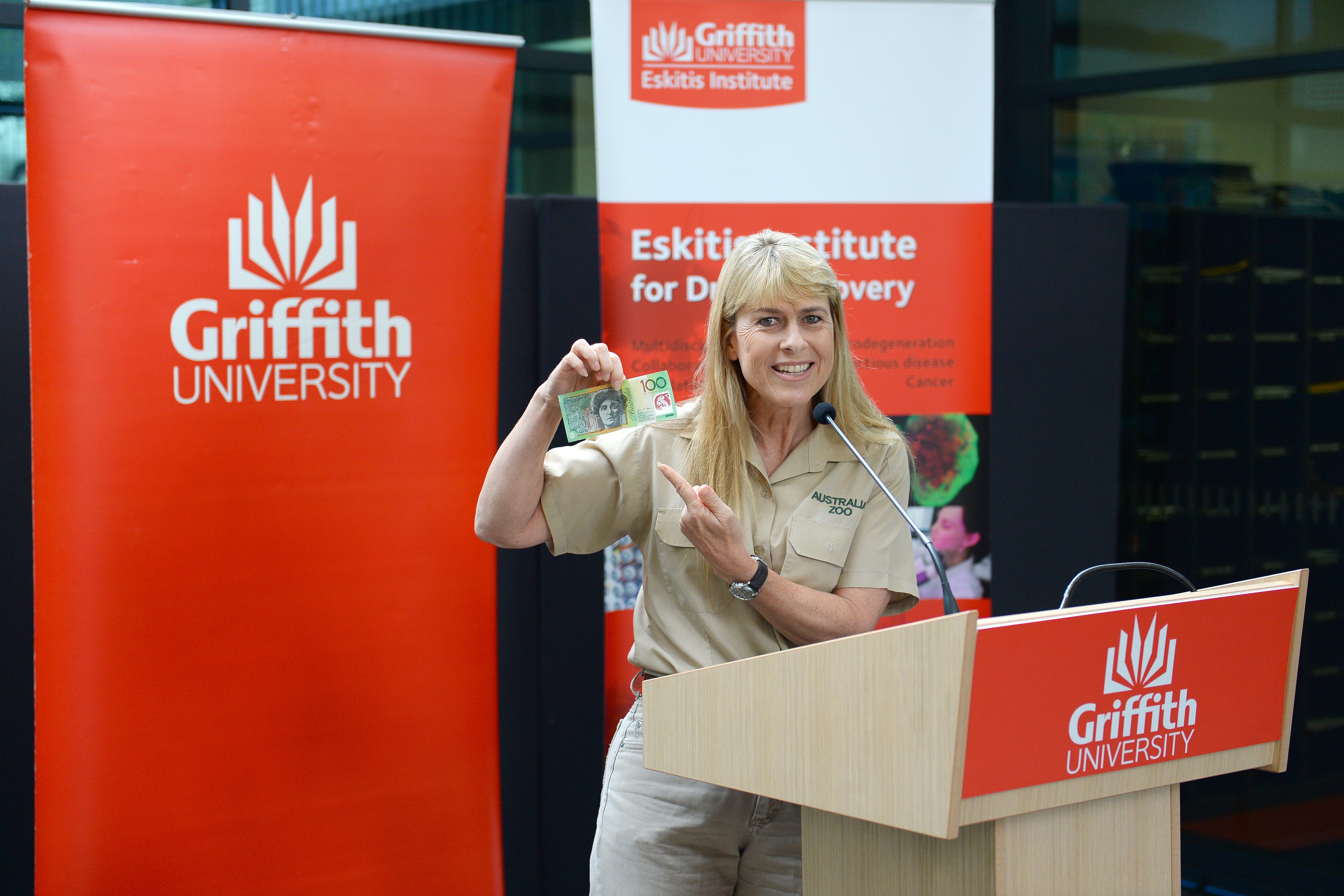 Mrs Terri Irwin officially launches the Eskitis Institute's Sponsor a Sample Campaign holding up a $100 note