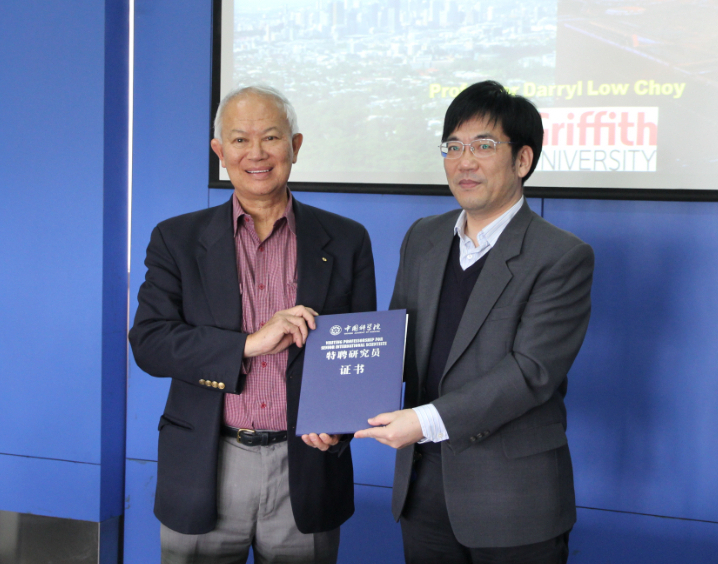 Professor Darryl Low Choy and Professor Shen Ji holding certificate
