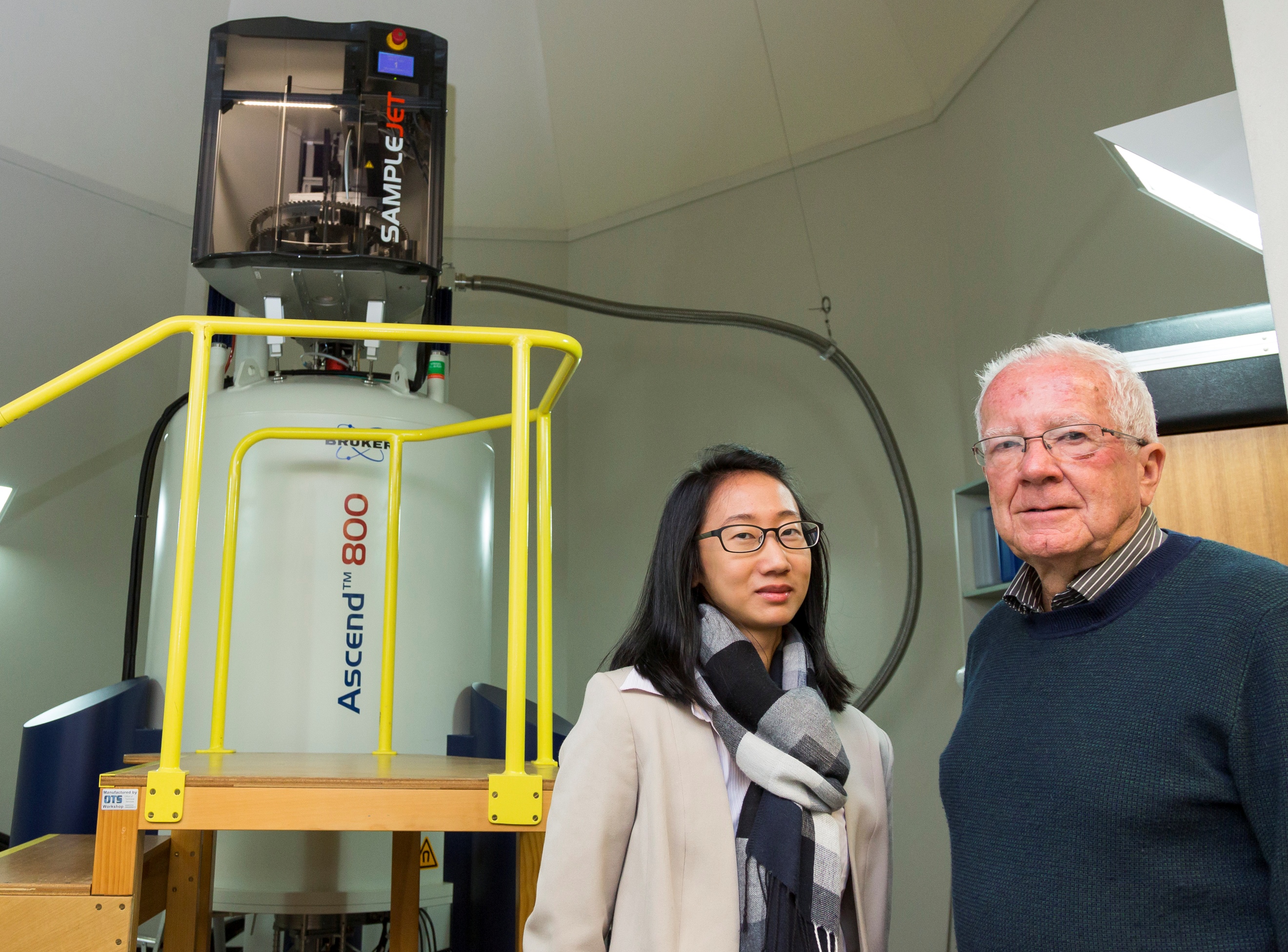 Eskitis NMR manager Dr Wendy Loa and Eskitis Director Professor Ronald Quinn standing before a new 800MHz spectrometer
