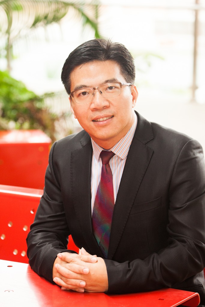 Griffith professor powering the future of batteries Griffith News