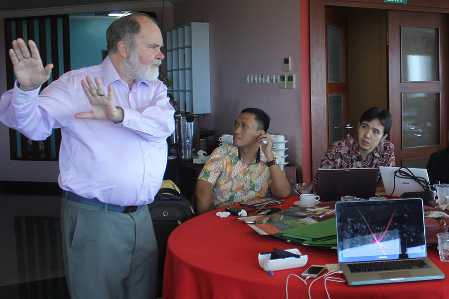 Adjunct Professor Colin Brown presents mentoring principles two seminar participants in Indonesia