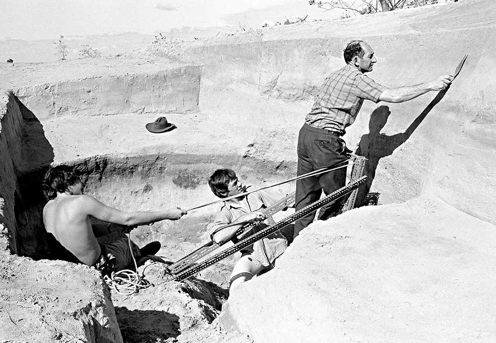 Archaelogist John Mulvaney (right) at Lake Mungo, 1974. Image courtesy of the National Archives of Australia. NAA: A6180, 23/8/74/3