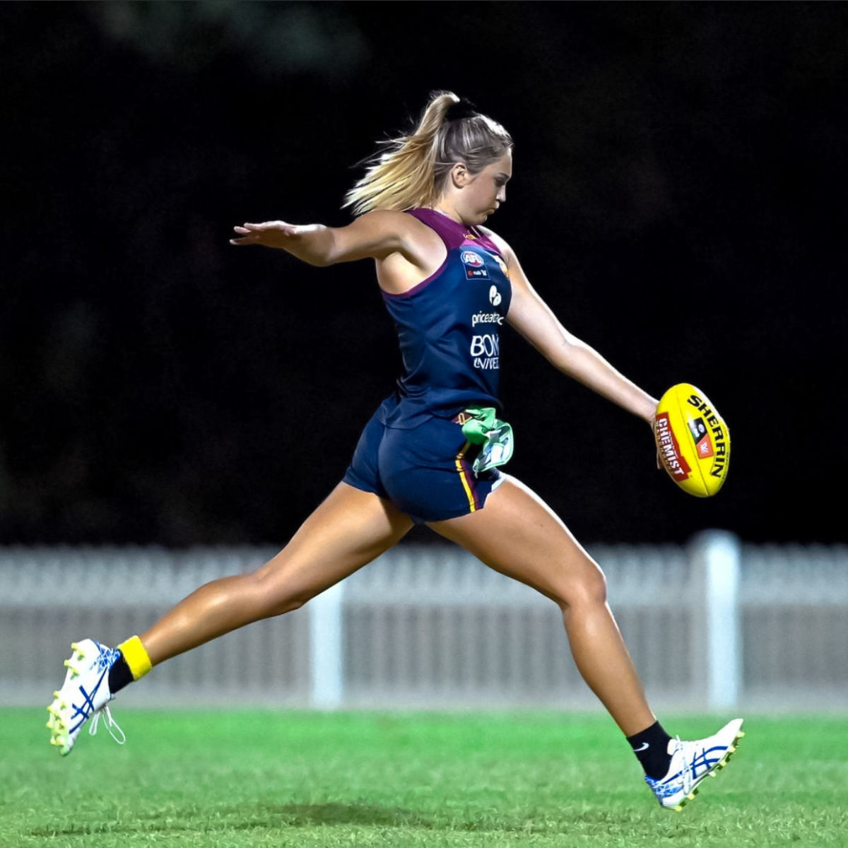 Meet the AFLW championÂ juggling sport andÂ studyÂ Griffith News
