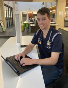 Back of pro gamer playing first person shooter video game on professional  computer for cyber esport competition. Pro player talking with multiple  players using headset during online tournament Stock Photo - Alamy